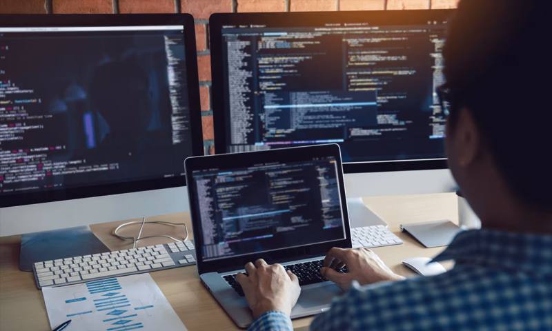 数据科学选型:R与Python如何赋能惠济区网站建设?